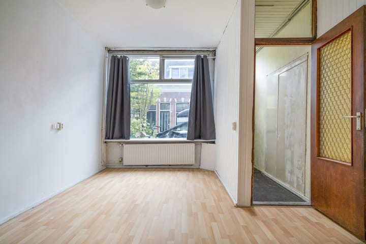 Photo 3 of Poelgeeststraat 6