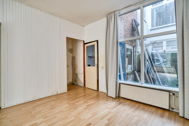 Photo 9 of Poelgeeststraat 6