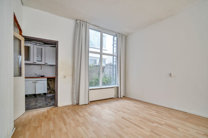 Photo 10 of Poelgeeststraat 6