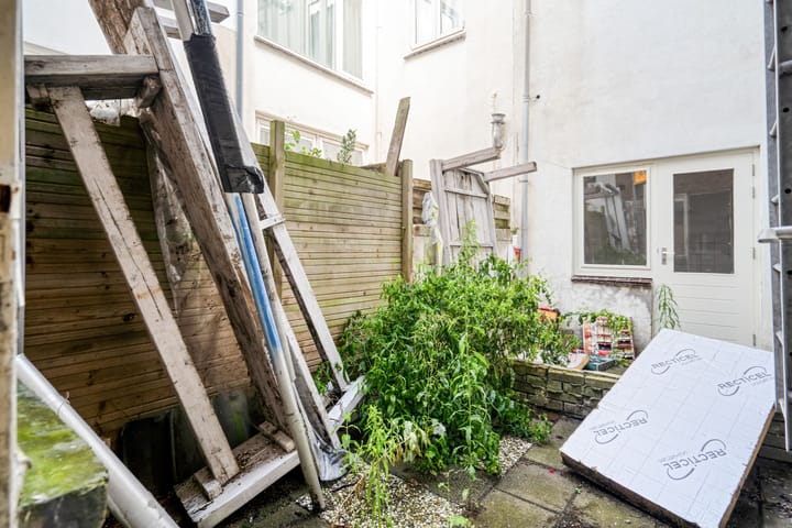 Photo 13 of Poelgeeststraat 6