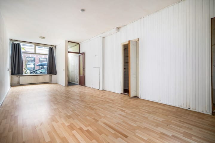 Photo 14 of Poelgeeststraat 6