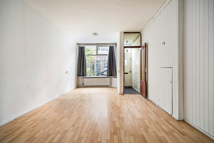 Photo 15 of Poelgeeststraat 6