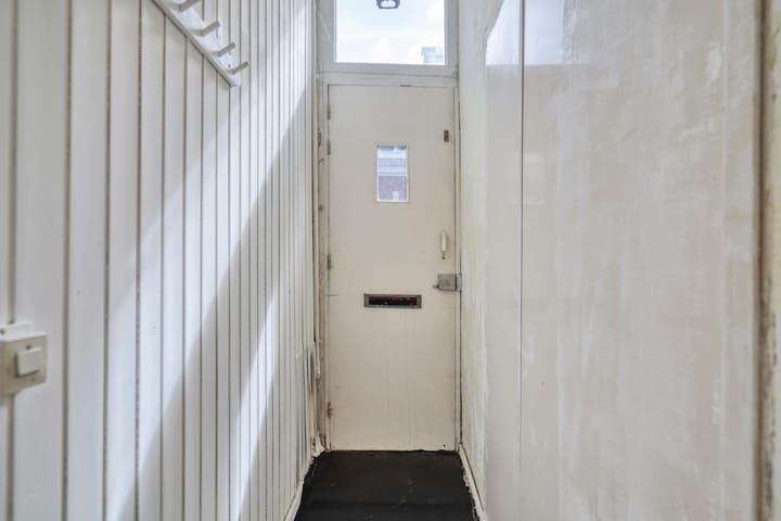 Photo 17 of Poelgeeststraat 6