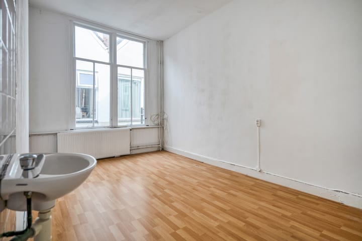 Photo 22 of Poelgeeststraat 6