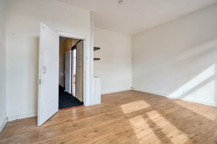 Photo 27 of Poelgeeststraat 6