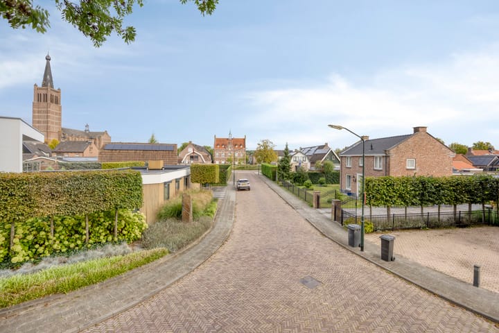 Foto 5 van Warmondplein 1