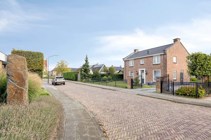 Foto 6 van Warmondplein 1