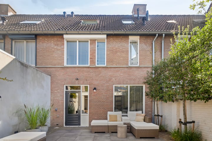 Photo 33 of Cloete 48