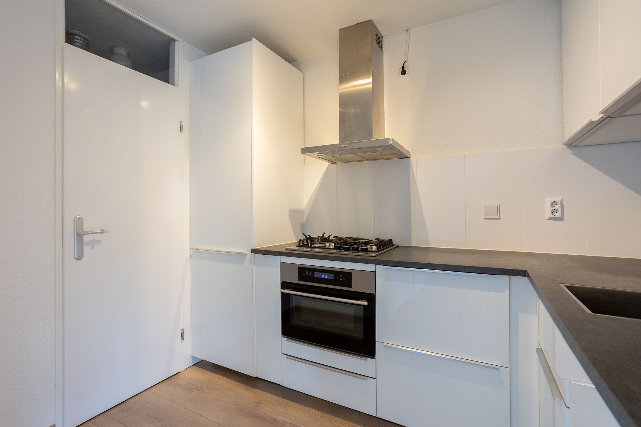 Foto 12 van Naarderstraat 24-A