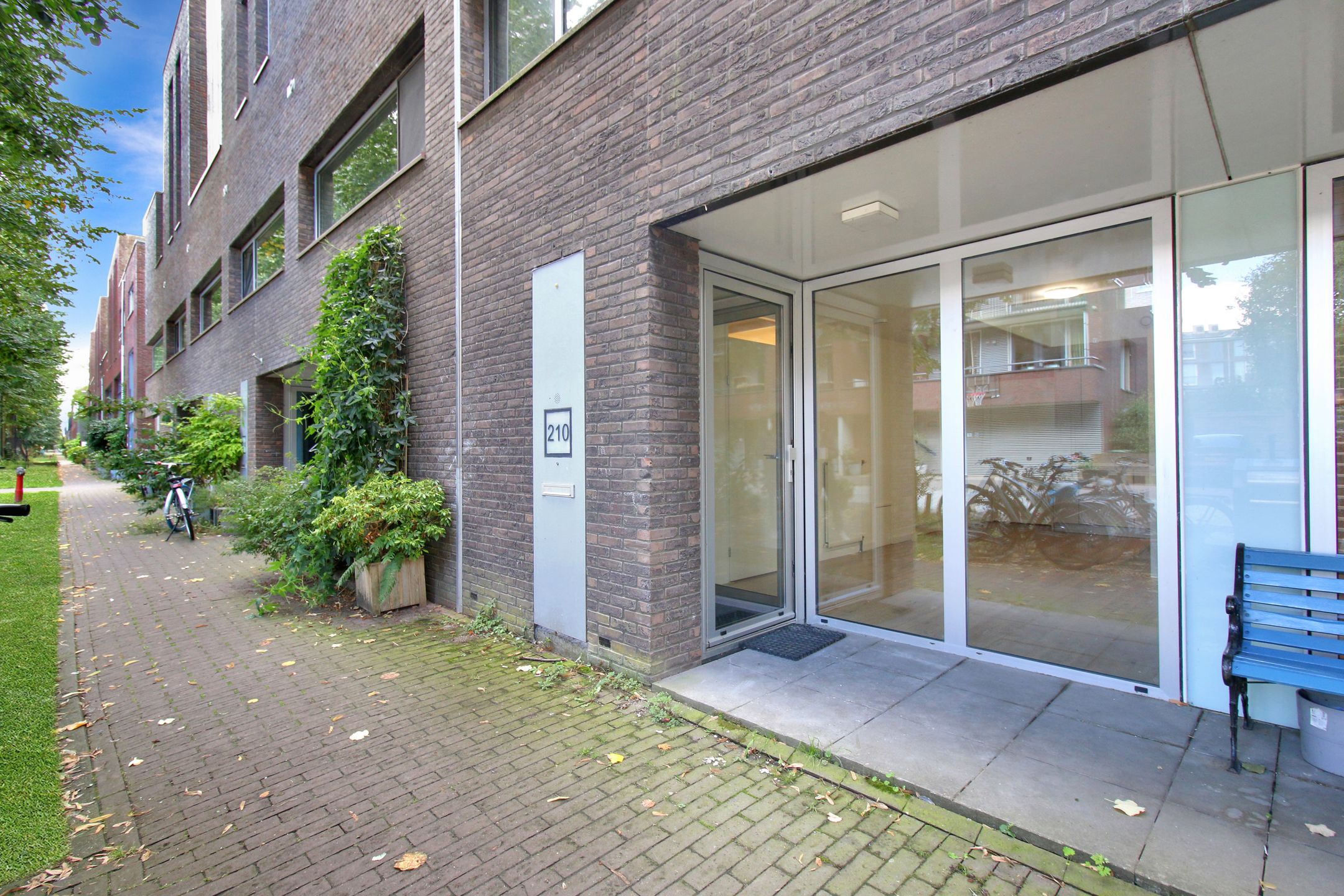 Photo 3 of Zwanebloemlaan 210