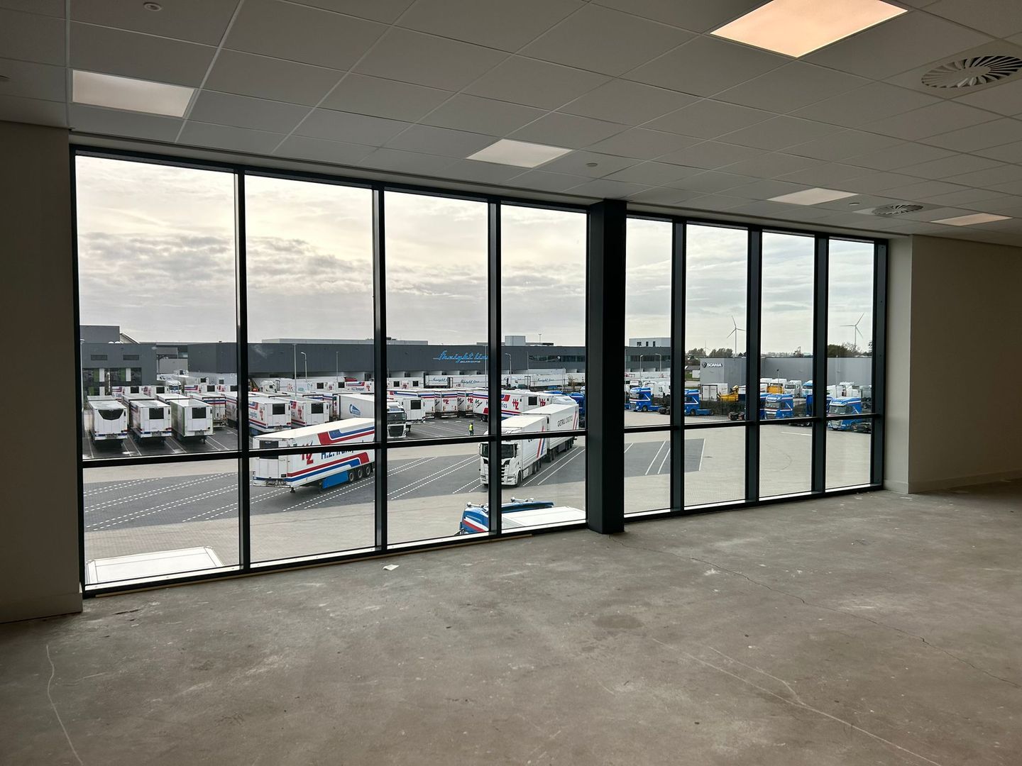 View photo 5 of Honderdland 1093