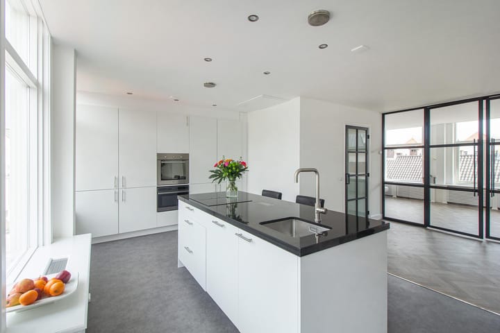 Photo 2 of Paramaribostraat 4