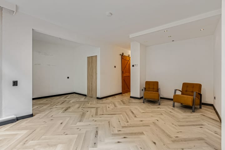 Photo 2 of Anna van Burenlaan 60