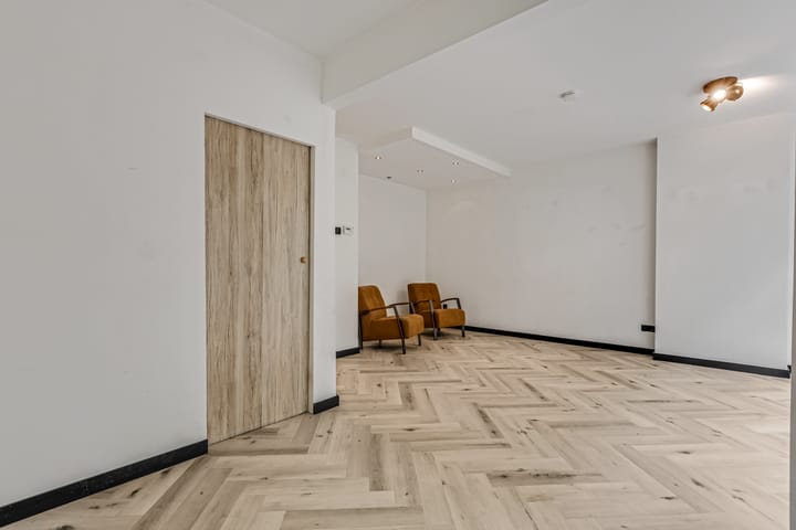 Photo 4 of Anna van Burenlaan 60