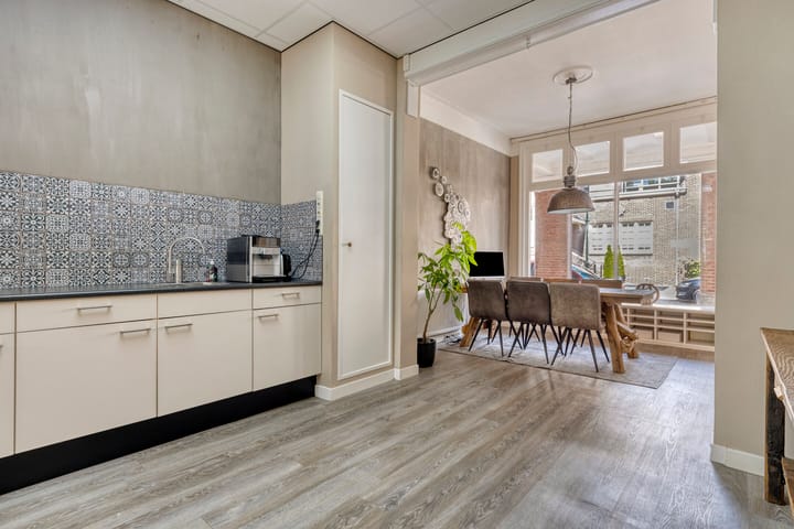 Photo 17 of C.T. Storkstraat 29