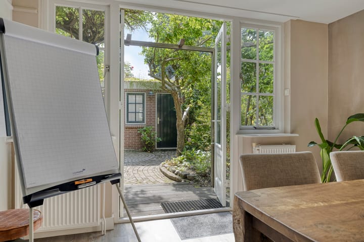 Photo 22 of C.T. Storkstraat 29