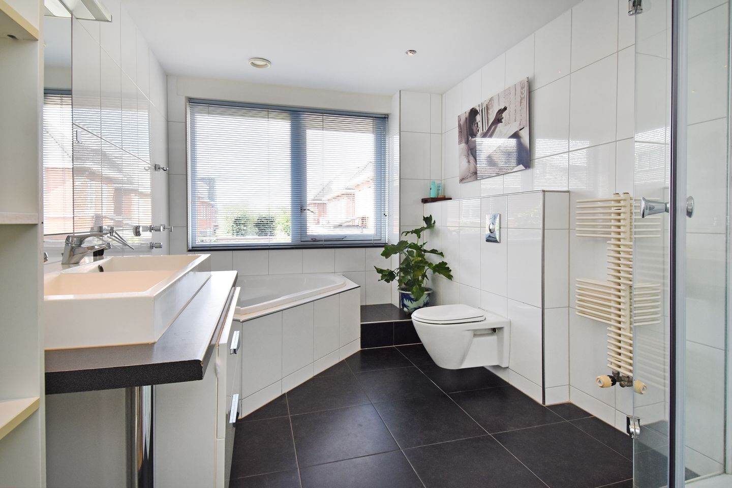 Photo 4 of Sint Willibrordusstraat 37