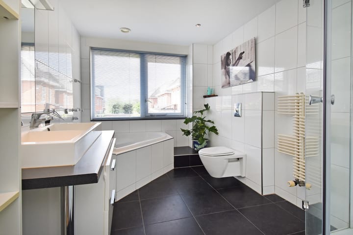 Photo 4 of Sint Willibrordusstraat 37