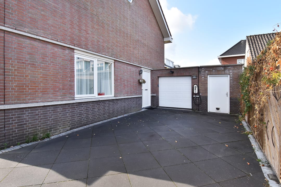 Photo 7 of Sint Willibrordusstraat 37