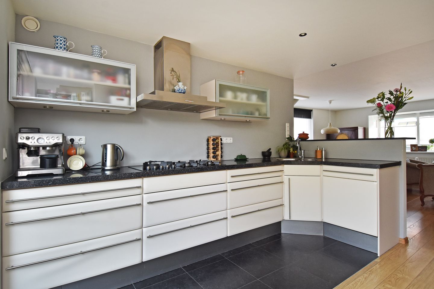 Photo 25 of Sint Willibrordusstraat 37