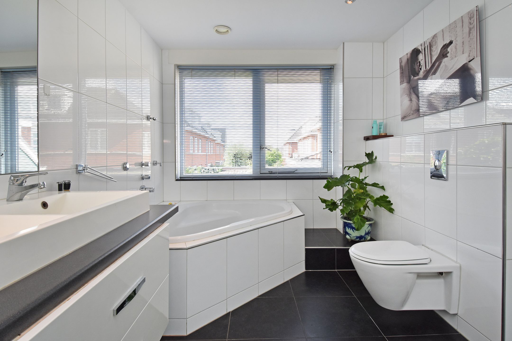 Photo 39 of Sint Willibrordusstraat 37