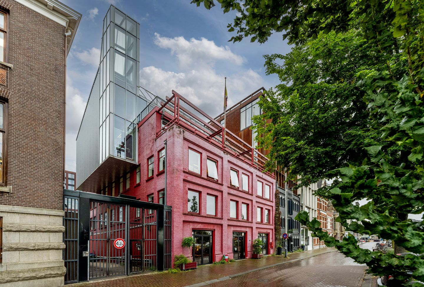 View photo 1 of De Ruijterkade 128