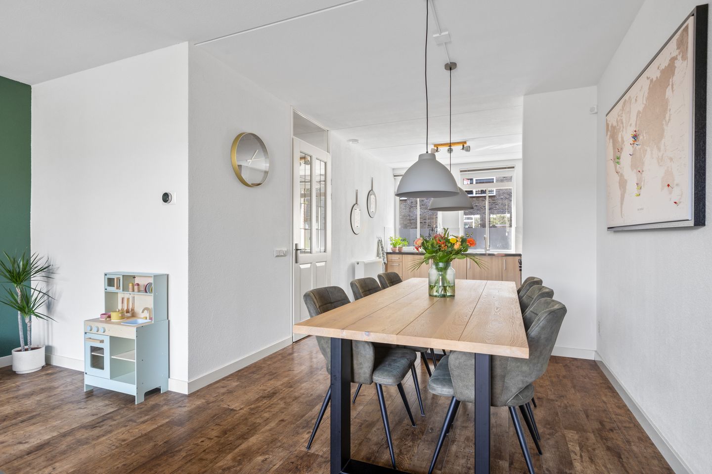 Photo 14 of Scharwoudestraat 6