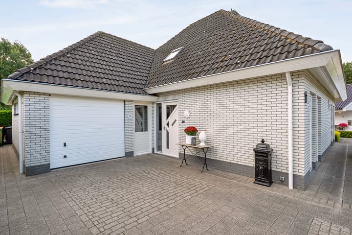 Photo 34 of Boterbloemweg 1