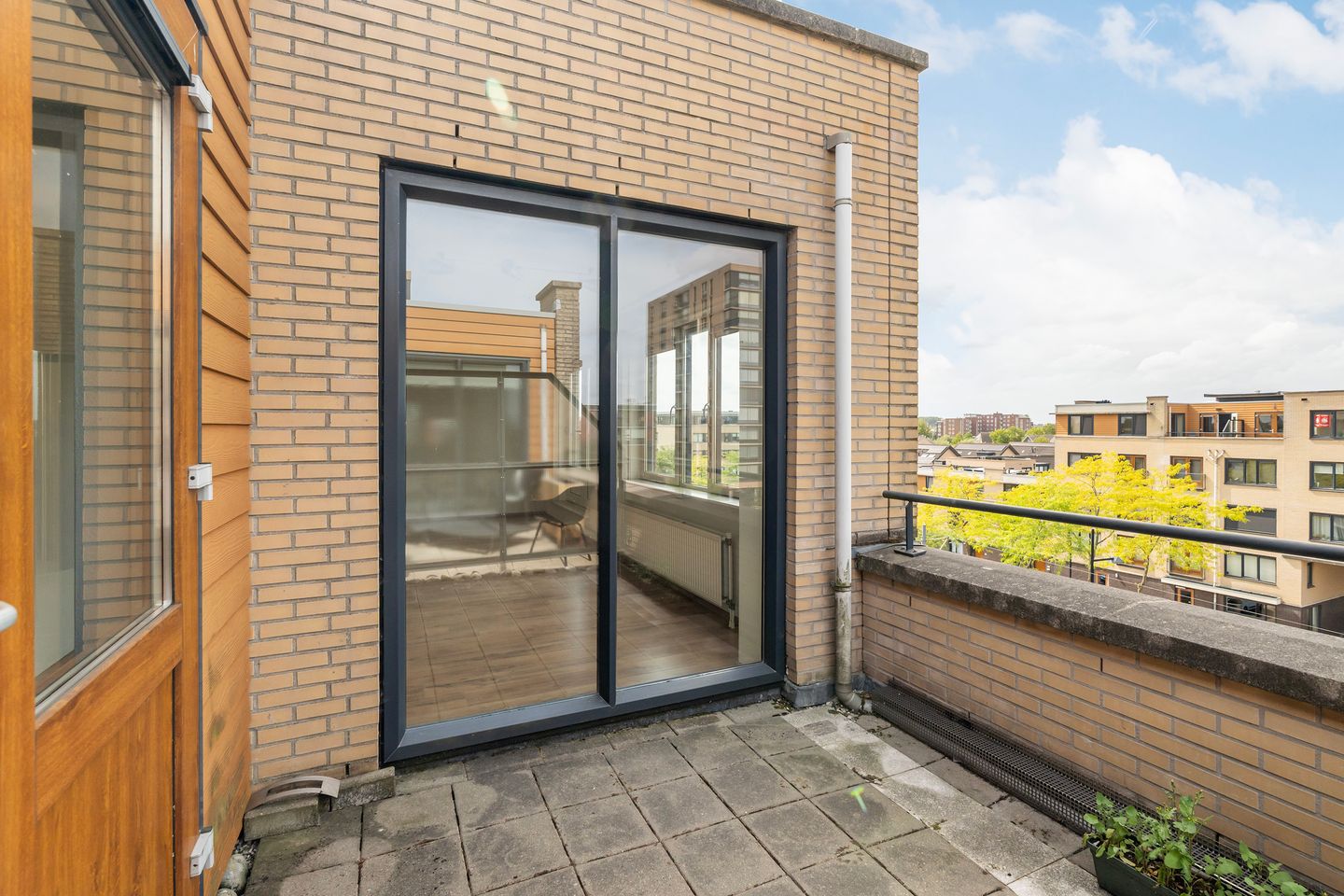 Photo 10 of Avenue Carré 216