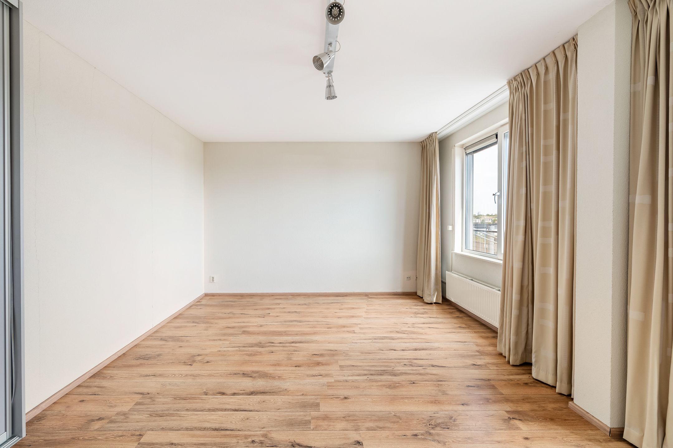 Photo 12 of Avenue Carré 216