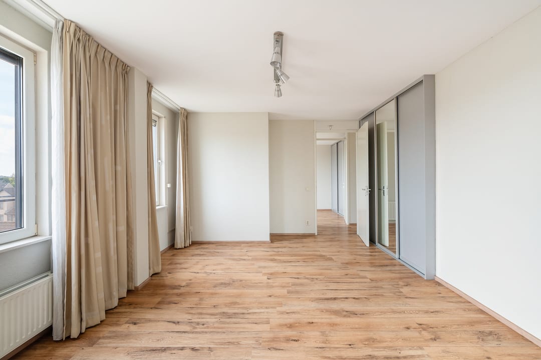 Photo 13 of Avenue Carré 216