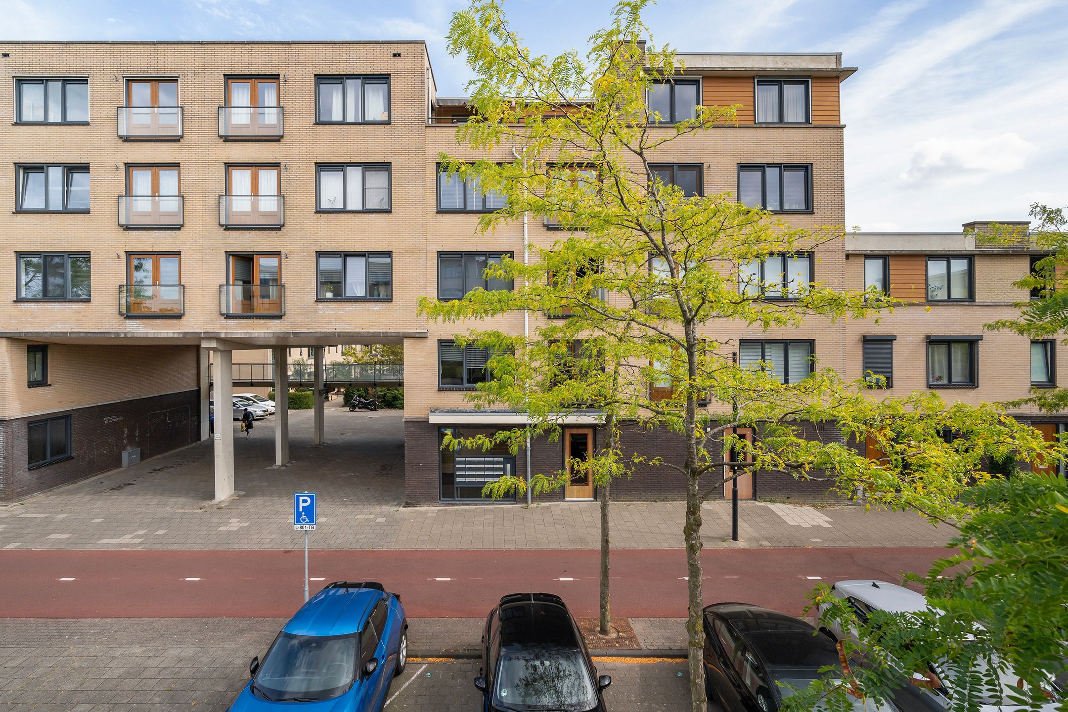 Photo 21 of Avenue Carré 216