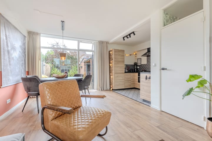 Foto 6 van Van Kinschotstraat 1