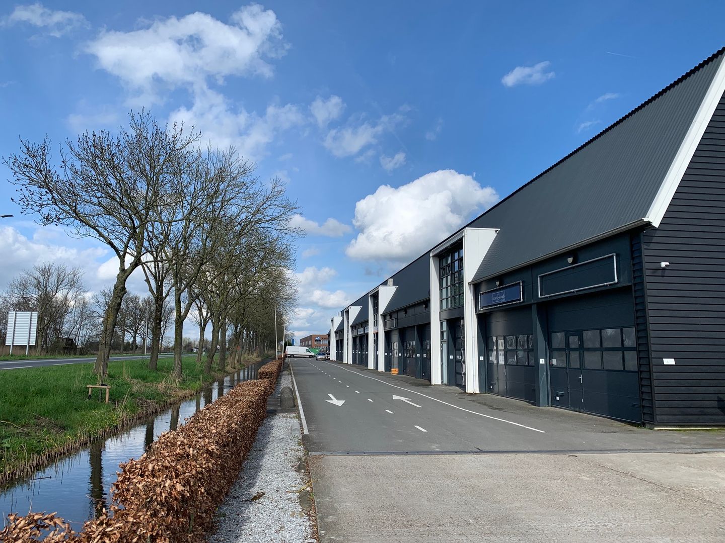 Bekijk foto 2 van Molenlaan 9