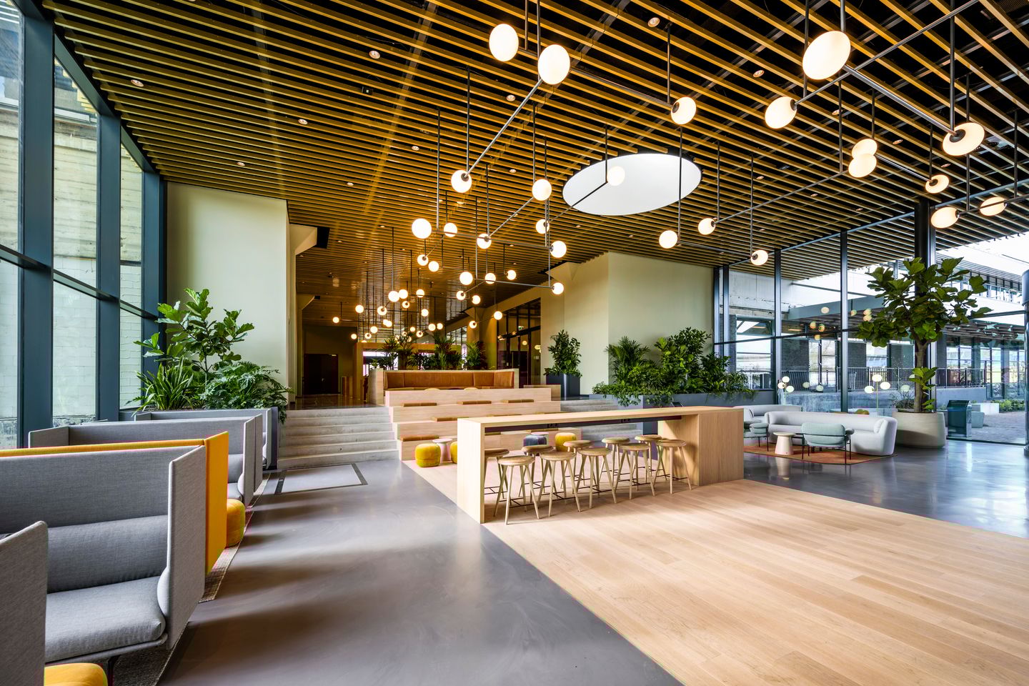 Bekijk foto 2 van Spaklerweg 50