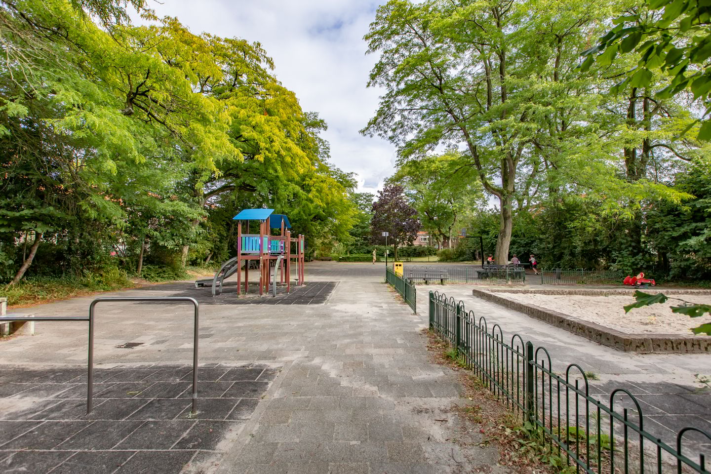 Foto 35 van Van der Mondestraat 91