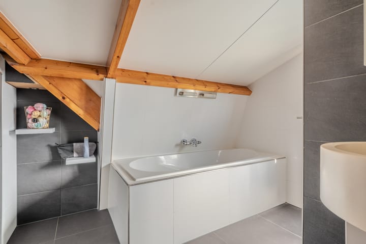 Foto 32 van Burgemeester Mr. H.J. Engelkens-laan 6