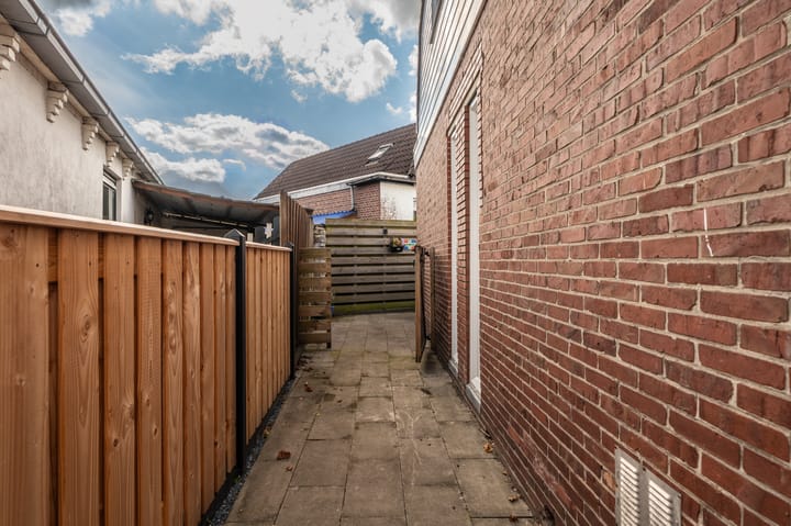 Foto 40 van Burgemeester Mr. H.J. Engelkens-laan 6