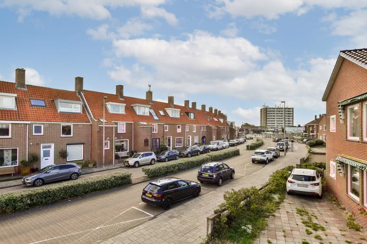 Foto 12 van Burgemeester Engelbertsstraat 13-RD