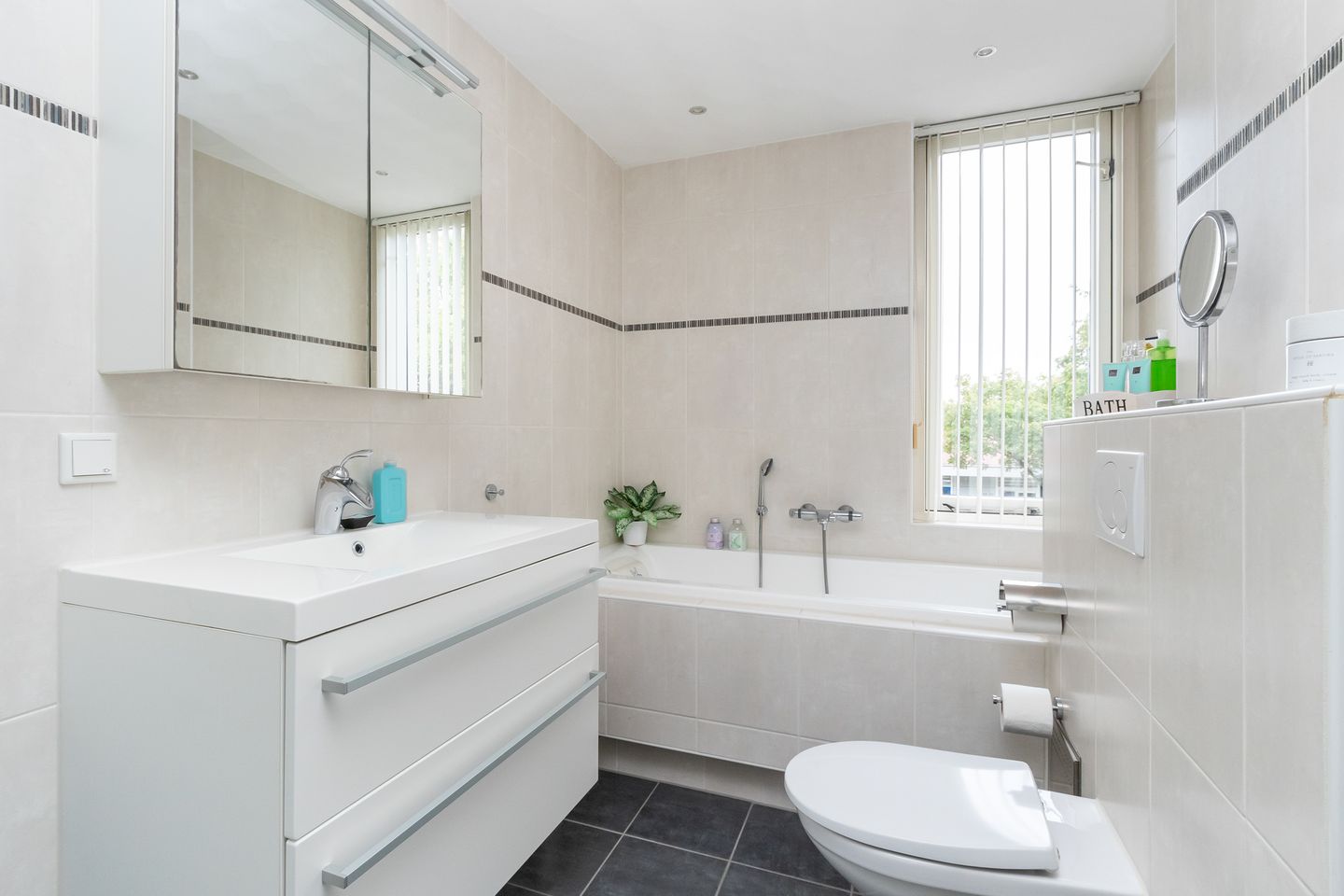 Photo 4 of Eduard van Beinumstraat 53