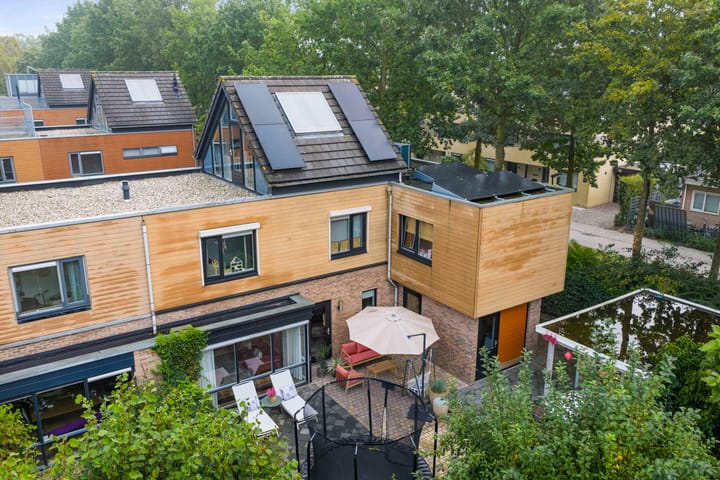 Photo 2 of Bernard Zweersstraat 23