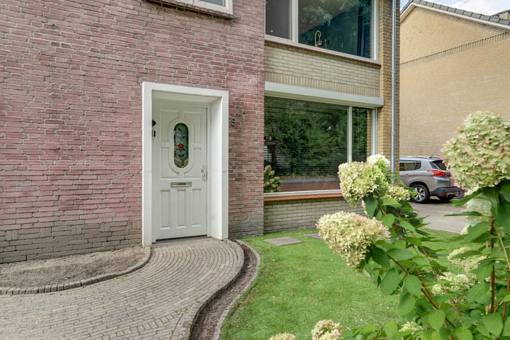 Foto 4 van Mgr de Haasstraat 8