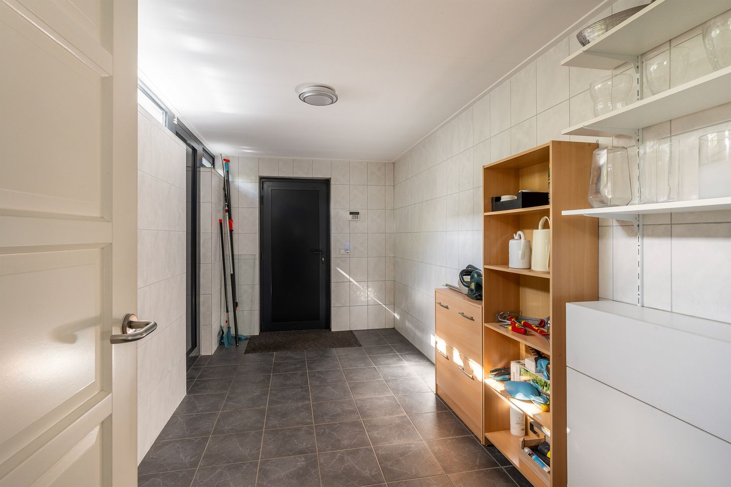 Photo 14 of Leenman 8