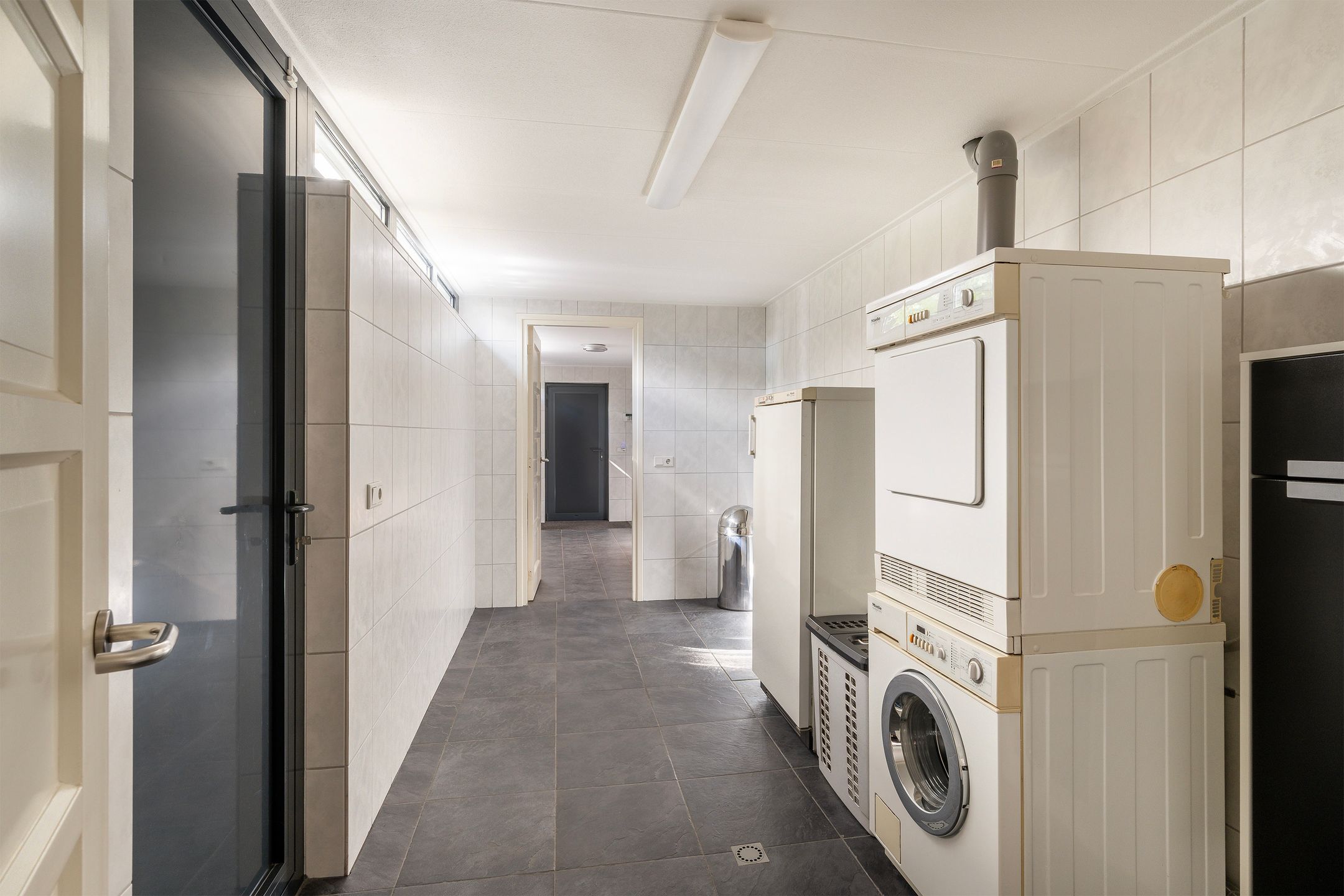 Photo 15 of Leenman 8