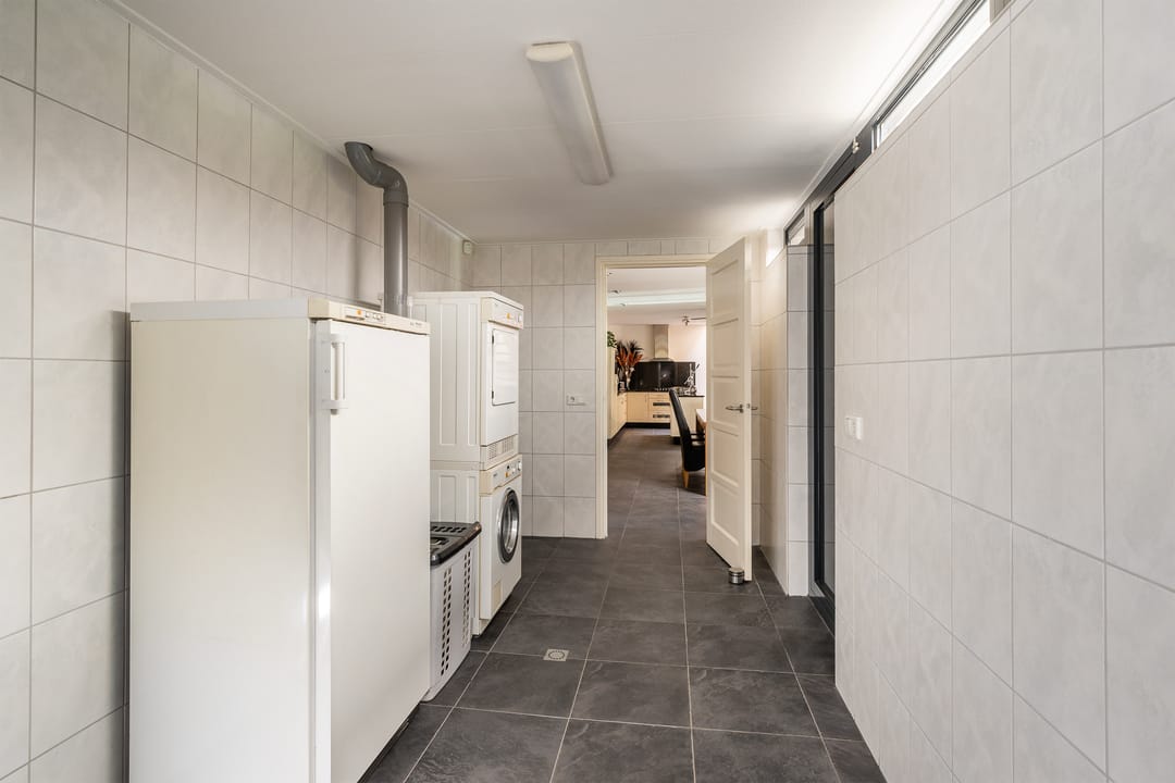 Photo 17 of Leenman 8