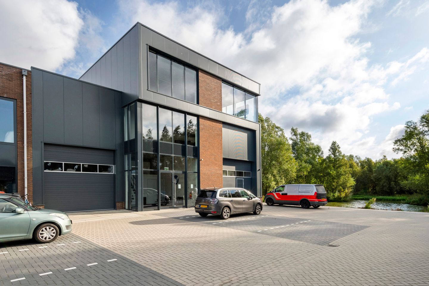 Bekijk foto 1 van Buys Ballotstraat 19