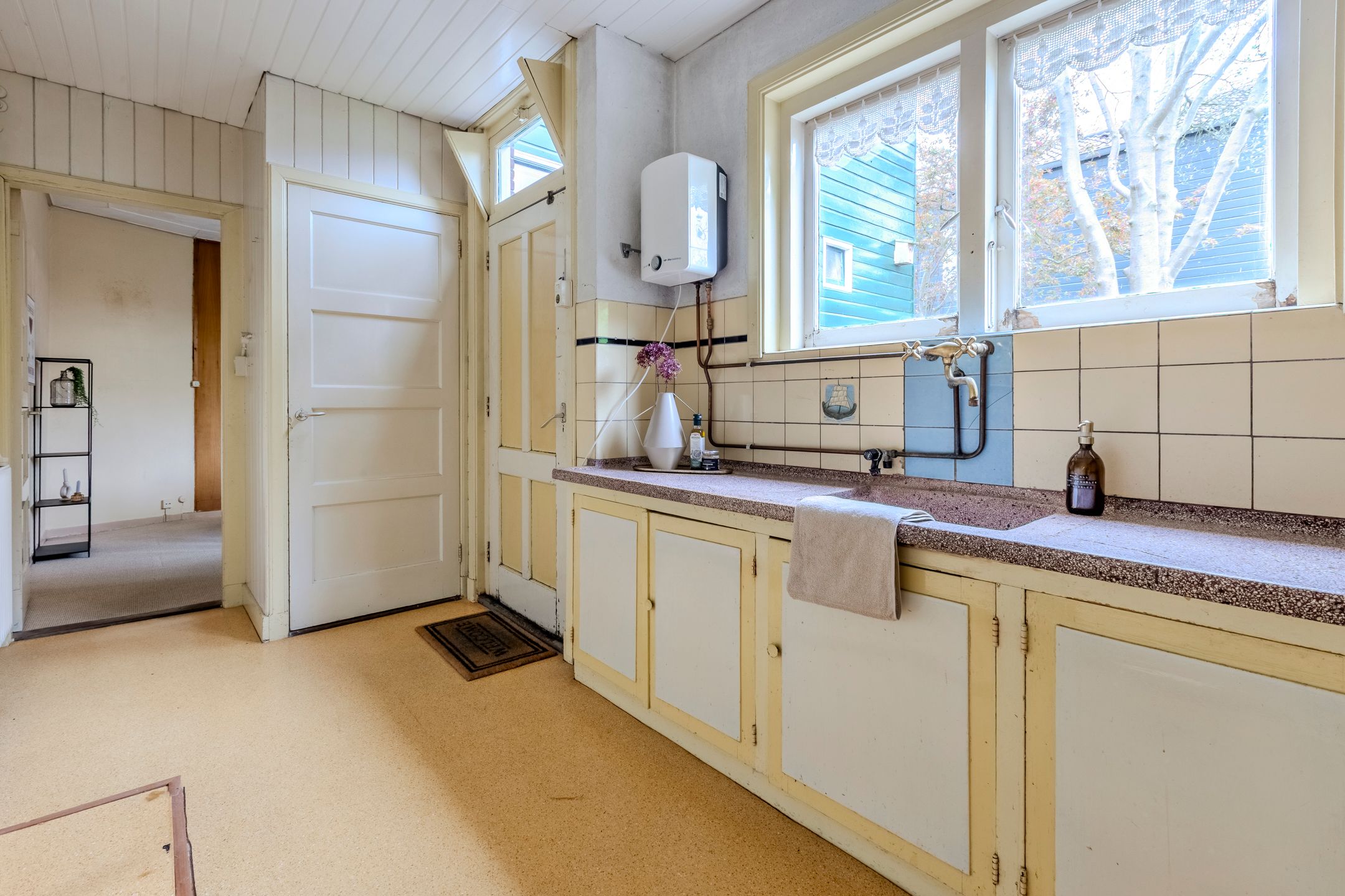 Photo 15 of Warmoesstraat 12