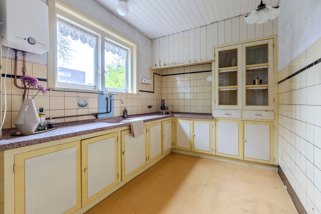 Photo 16 of Warmoesstraat 12