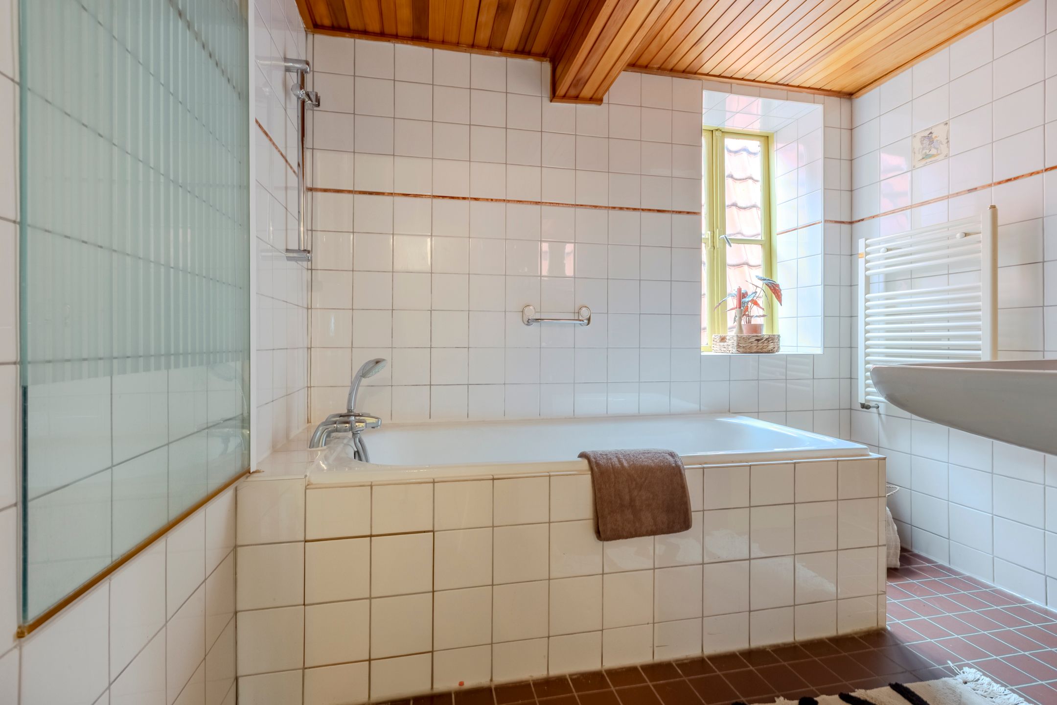 Photo 39 of Warmoesstraat 12