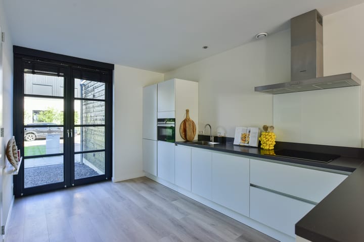 Foto 12 van Wilgenroos 2